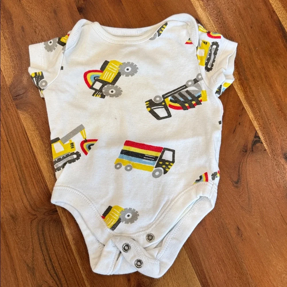 GAP Kids Bodysuits Set - Gray, Striped, Tan, and Construction Print‎